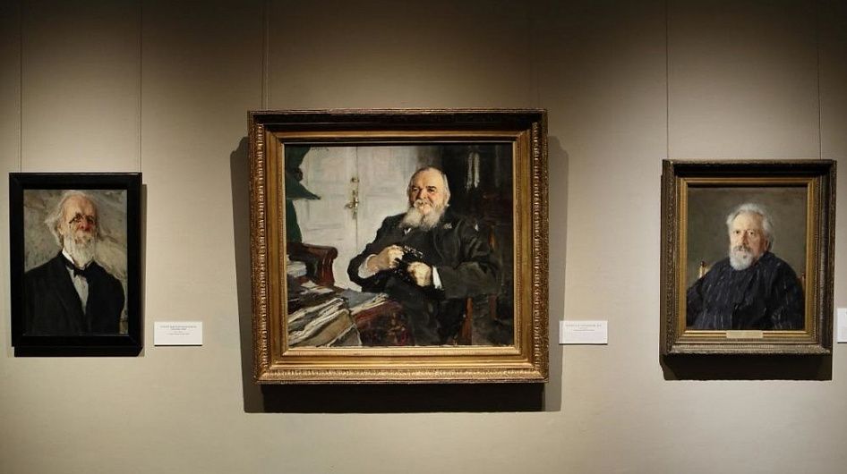 Работы Серова представили на выставке в Омске